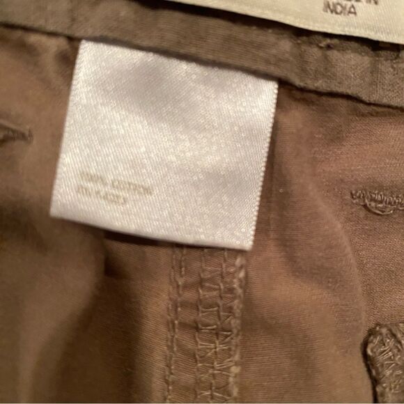 Old Navy Khaki Shorts Size 8 - Picture 6 of 9